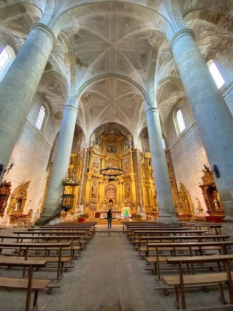 Church architecture reminiscent of Cigales