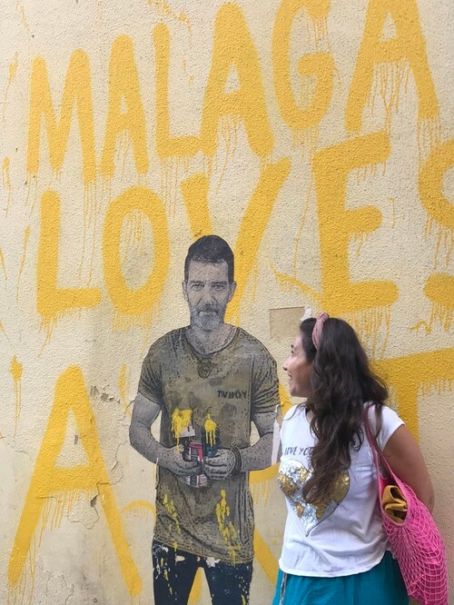 Qué ver y hacer en Málaga en 2 días - Mural de Antonio Banderas