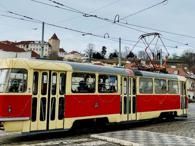 qué ver en Praga en un fin de semana - Tranvía 22
