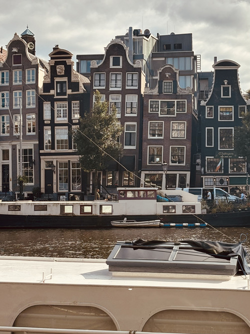 Qué visitar en Ámsterdam en un fin de semana - Casas Danzantes