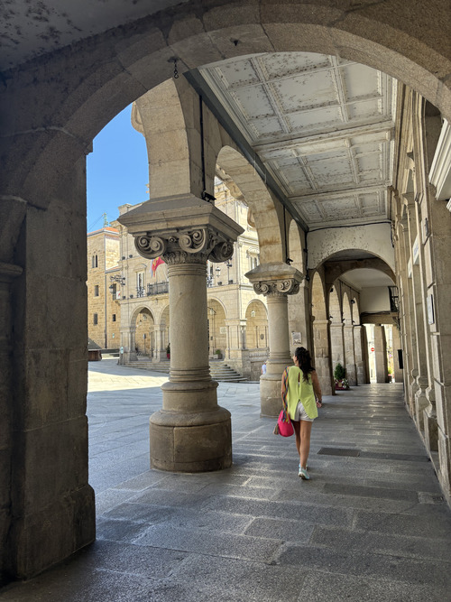 qué ver en ourense en 1 día - soportales de la Plaza Mayor