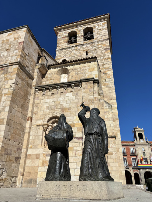 Qué ver en Zamora - Monumento al Merlú