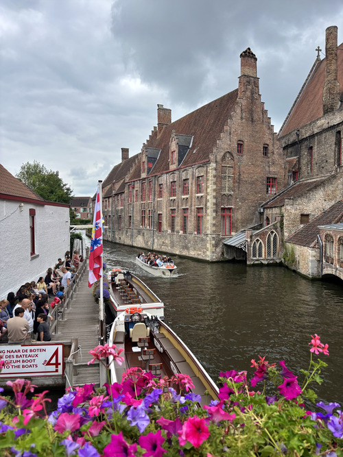 Qué ver en Brujas -paseo en barco por los canales