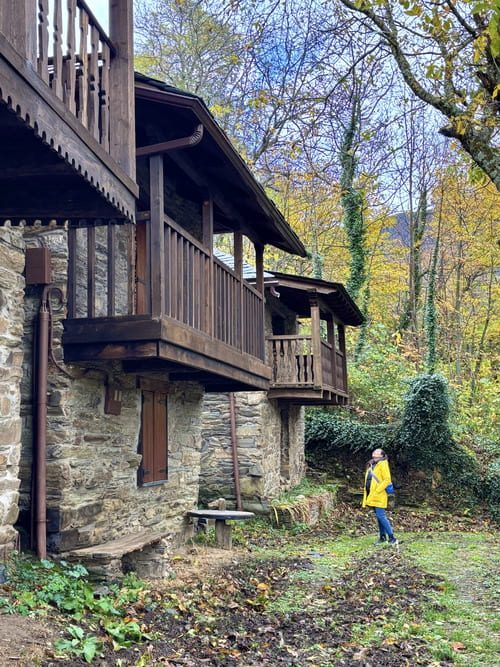 Rutas por los pueblos más bonitos de El Bierzo en coche - Palacios de Compludo