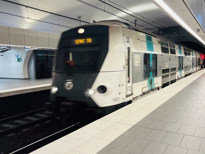 Trucos para viajar a Disneyland París con niños por tu cuenta- tren RER