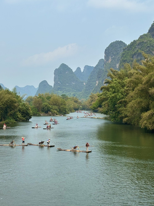 Qué hacer en Yangshuo (China) - montar en balsas de bambú por río Yulong