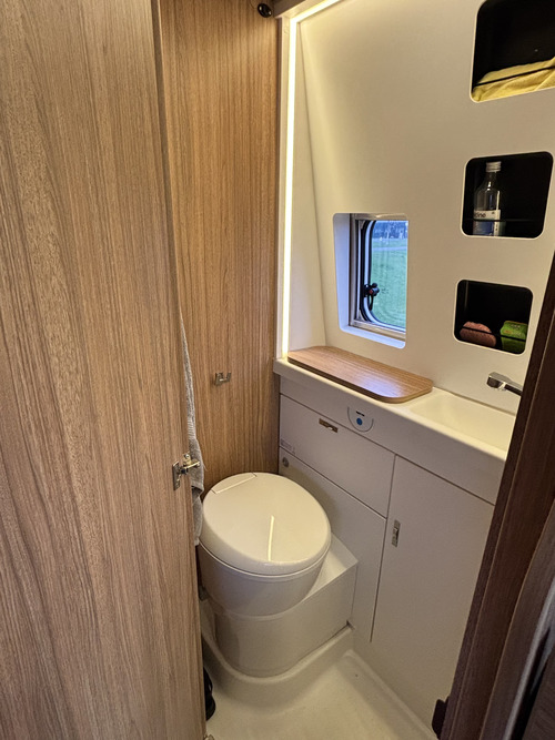 Cómo y dónde alquilar una autocaravana o camper en Islandia - BAÑO