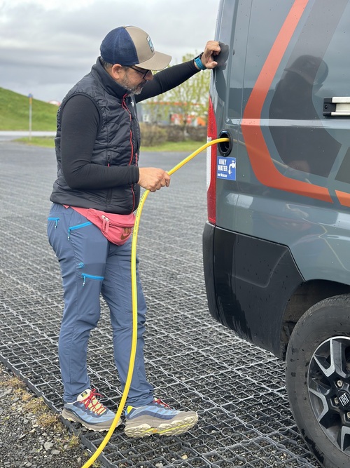 Consejos para viajar en camper por primera vez - aguas limpias