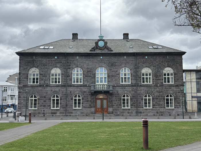 qué visitar en Reikiavik en 1 día - Casa del Parlamento