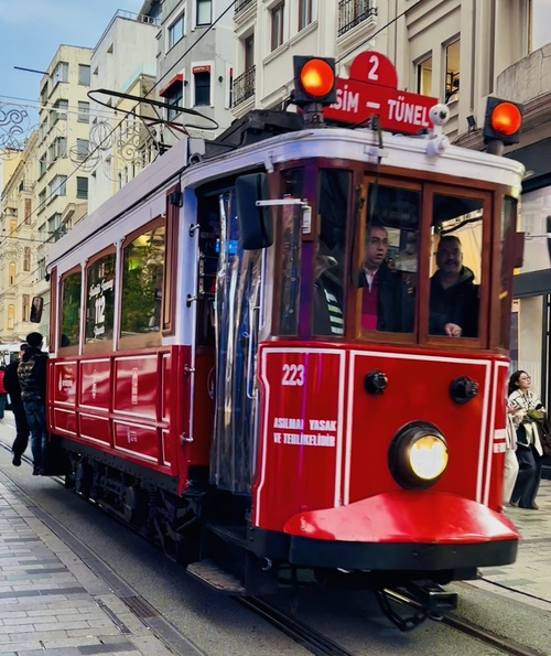 Ruta de 5 días por Estambul - tranvía histórico de Istiklal